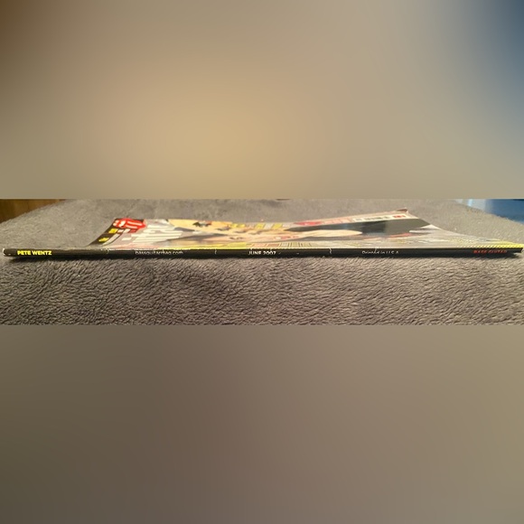 😸Free with bundle😸 Bass Guitar Magazine/June 2007/Pete Wentz - Picture 3 of 4